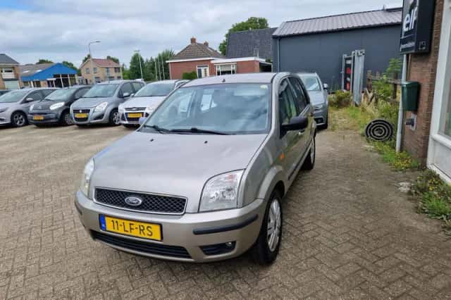 Ford Fusion (2003) thumbnail 5