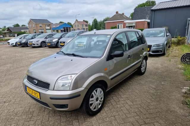 Ford Fusion (2003) thumbnail 6