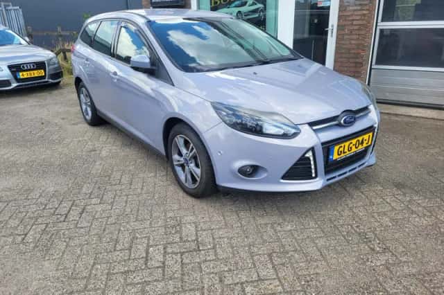 Ford Focus (2013) thumbnail 2