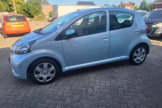 Toyota Aygo (2006) thumbnail 3