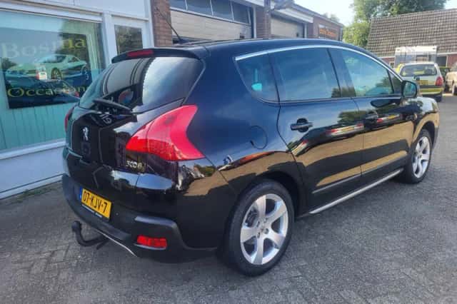 Peugeot 3008 (2010) thumbnail 5