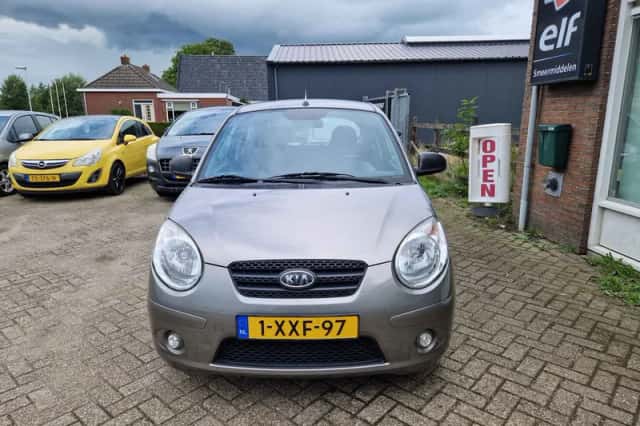 Kia Picanto (2010) thumbnail 3