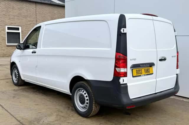 Mercedes-Benz Vito (2024) thumbnail 2