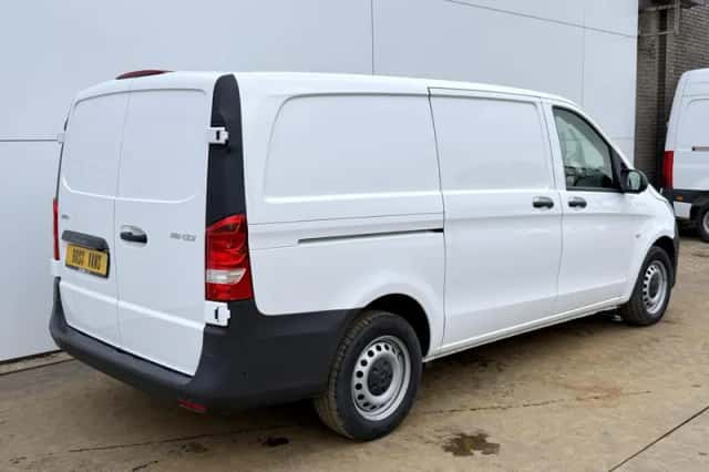 Mercedes-Benz Vito (2024) thumbnail 3