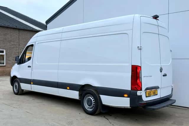 Mercedes-Benz Sprinter (2021) thumbnail 2