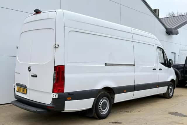 Mercedes-Benz Sprinter (2021) thumbnail 3