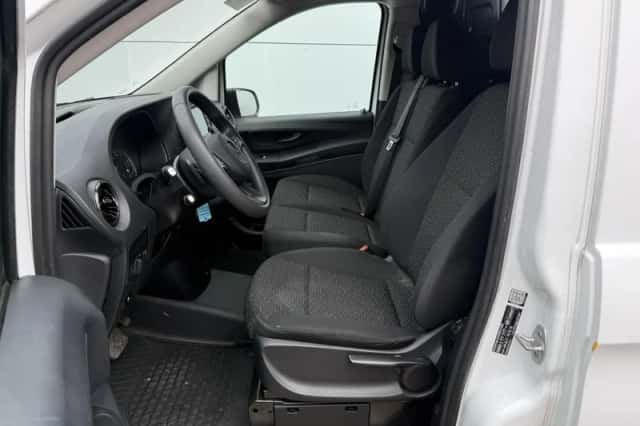Mercedes-Benz Vito (2023) thumbnail 6
