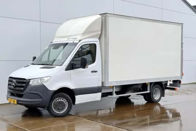 Mercedes-Benz Sprinter (2023) thumbnail 1