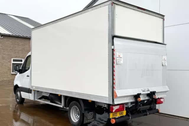 Mercedes-Benz Sprinter (2023) thumbnail 2