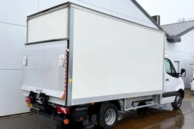 Mercedes-Benz Sprinter (2023) thumbnail 3