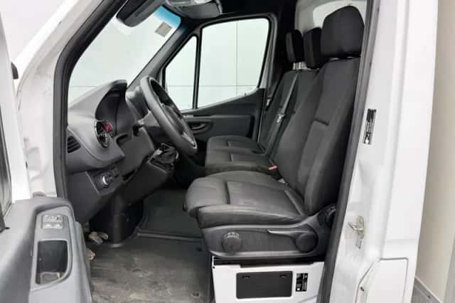 Mercedes-Benz Sprinter (2023) thumbnail 5