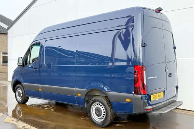 Mercedes-Benz Sprinter (2022) thumbnail 2
