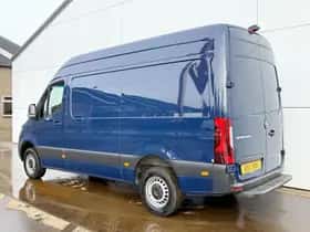 Mercedes-Benz Sprinter (2022) thumbnail 2
