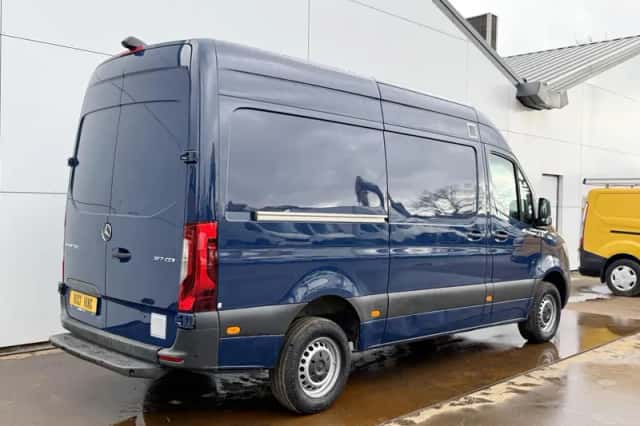 Mercedes-Benz Sprinter (2022) thumbnail 3