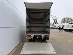 Mercedes-Benz Sprinter (2023) thumbnail 9