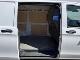 Mercedes-Benz Vito (2023) thumbnail 9