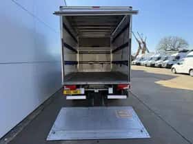 Mercedes-Benz Sprinter (2021) thumbnail 9