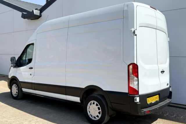 Ford Transit (2023) thumbnail 2