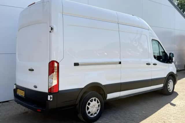 Ford Transit (2023) thumbnail 3