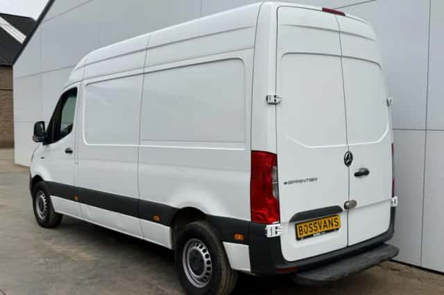 Mercedes-Benz eSprinter (2022) thumbnail 2