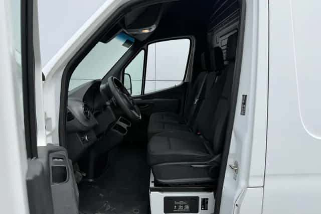 Mercedes-Benz eSprinter (2022) thumbnail 6