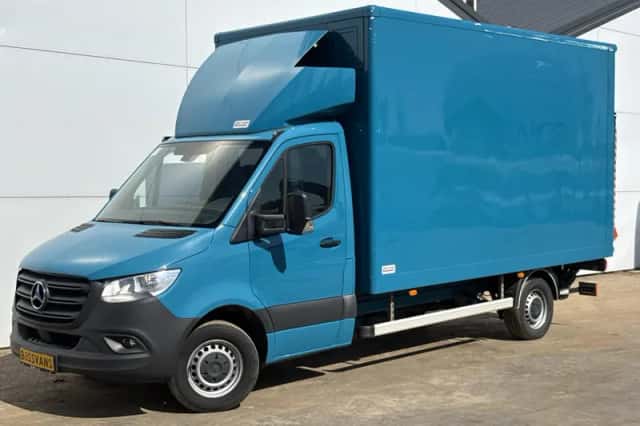 Mercedes-Benz Sprinter (2023) thumbnail 1