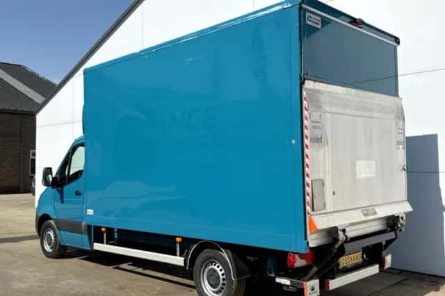 Mercedes-Benz Sprinter (2023) thumbnail 2