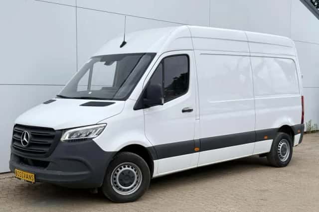 Mercedes-Benz Sprinter (2023) thumbnail 1
