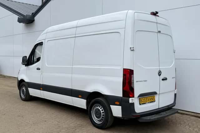 Mercedes-Benz Sprinter (2023) thumbnail 2