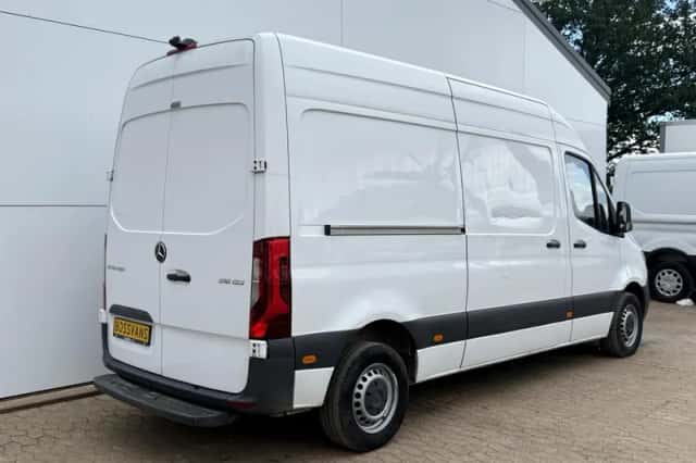Mercedes-Benz Sprinter (2023) thumbnail 3
