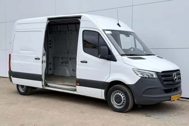 Mercedes-Benz Sprinter (2023) thumbnail 5