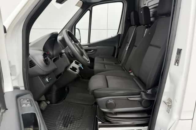 Mercedes-Benz Sprinter (2023) thumbnail 6
