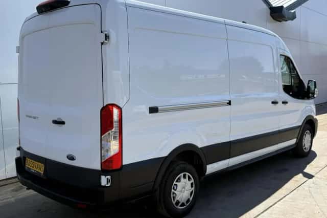 Ford Transit (2023) thumbnail 3
