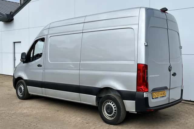 Mercedes-Benz Sprinter (2022) thumbnail 2