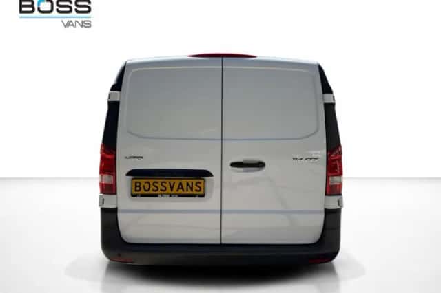 Mercedes-Benz Vito (2024) thumbnail 4