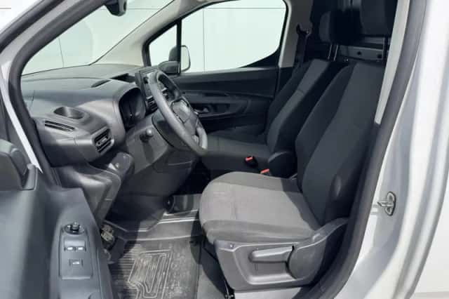 Toyota Proace (2024) thumbnail 6