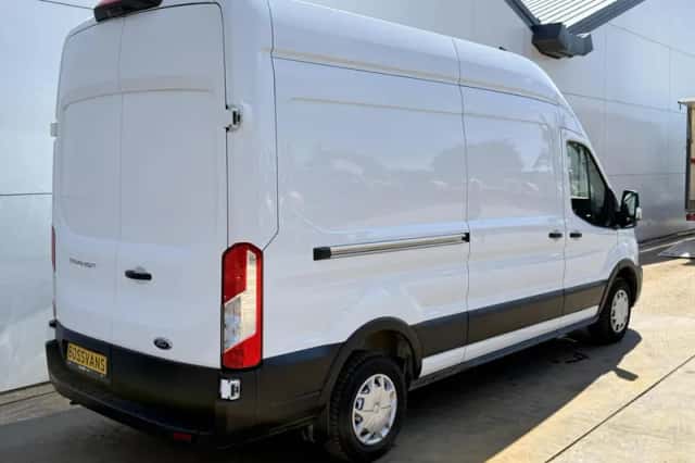 Ford Transit (2024) thumbnail 3