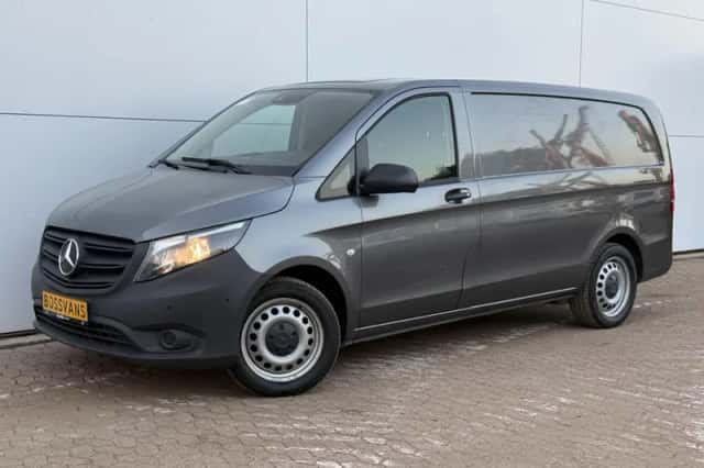 Mercedes-Benz Vito (2023) thumbnail 1