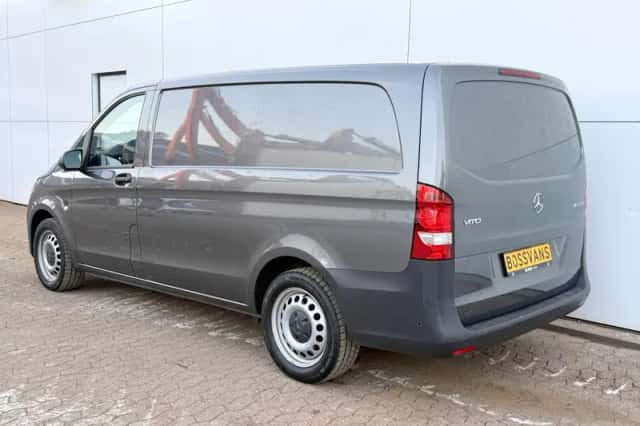 Mercedes-Benz Vito (2023) thumbnail 2