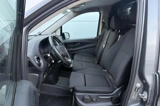 Mercedes-Benz Vito (2023) thumbnail 6