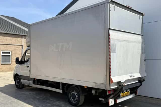 Mercedes-Benz Sprinter (2023) thumbnail 2