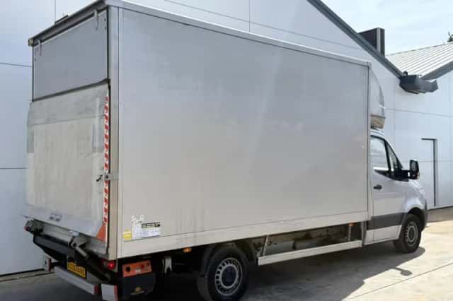 Mercedes-Benz Sprinter (2023) thumbnail 3