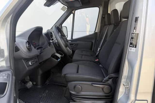 Mercedes-Benz Sprinter (2023) thumbnail 5