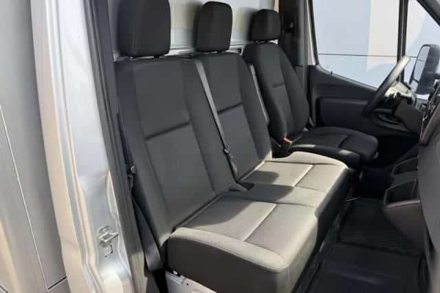 Mercedes-Benz Sprinter (2023) thumbnail 6