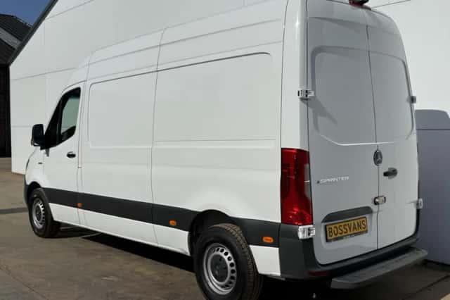 Mercedes-Benz eSprinter (2023) thumbnail 3