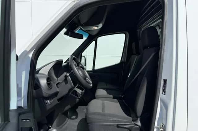 Mercedes-Benz eSprinter (2024) thumbnail 5