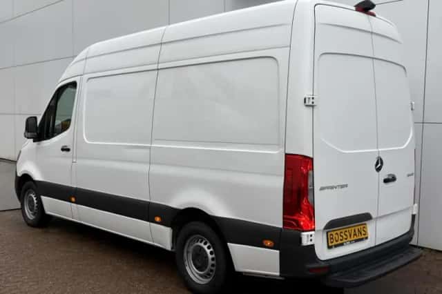 Mercedes-Benz Sprinter (2022) thumbnail 2