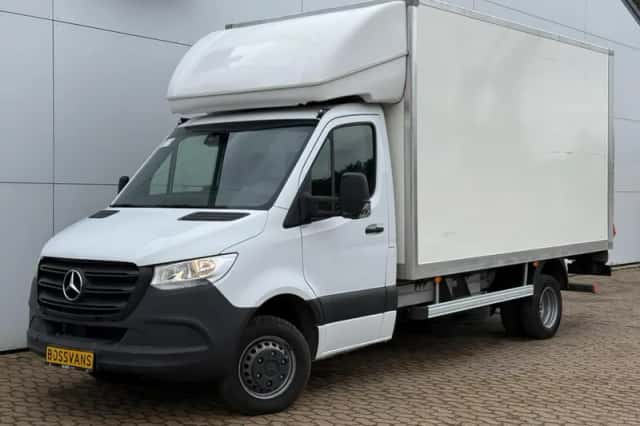 Mercedes-Benz Sprinter (2023) thumbnail 1