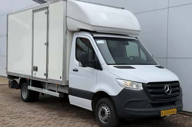 Mercedes-Benz Sprinter (2023) thumbnail 4
