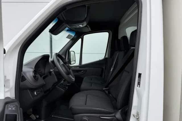 Mercedes-Benz Sprinter (2023) thumbnail 5